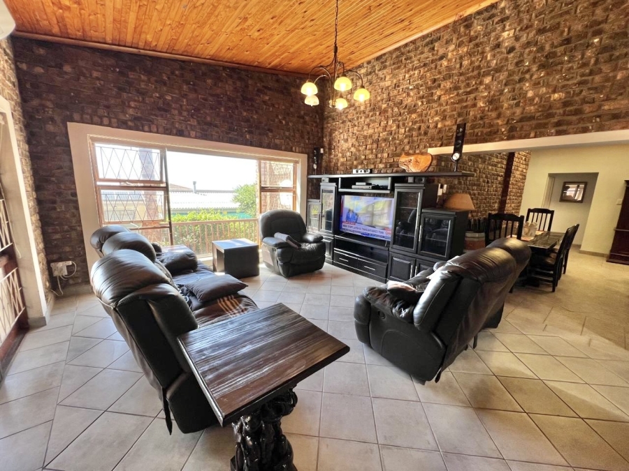 4 Bedroom Property for Sale in Wavecrest Eastern Cape
